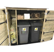 Open houten containerombouw voor twee afvalcontainers met extra plank voor karton en ruimte voor plastic zakken.