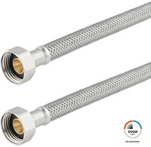 Twee flexibele pantserslangen van gevlochten roestvrij staal met wartelmoer, DVGW-gecertificeerd.