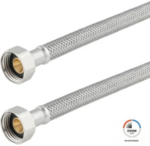 Twee flexibele pantserslangen van roestvrij staal met wartelmoer en DVGW-certificering voor sanitair gebruik.