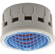 Straalregelaar inzetstuk van kunststof voor kranen met een blauwe zeef.