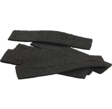 Zwarte bitumen strips voor dakwerkzaamheden en afdichtingen.