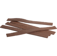 Bruine schuurpapierstrips met een grove korrel.