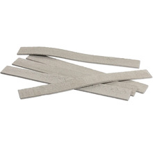 Meerdere steenstrips met betonlook voor wandbekleding.