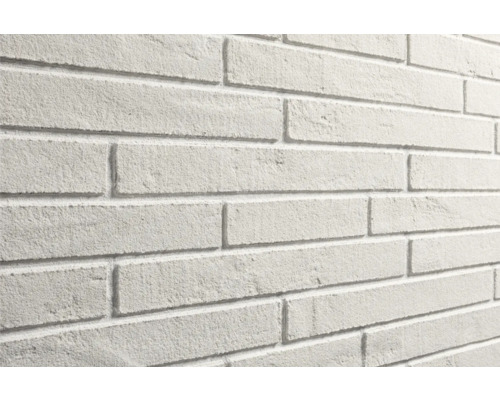 Steenstrips in baksteenlook met een gestructureerd oppervlak.