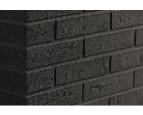 Steenstrips in donkere steenlook met een gestructureerd oppervlak voor wandbekleding binnen en buiten.
