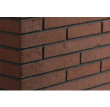 Roodbruine steenstrips in baksteenlook met een ruw oppervlak voor wandafwerking binnen en buiten.
