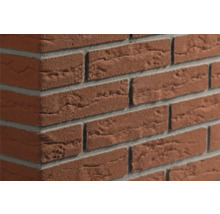 Steenstrips met rode baksteenlook, een gestructureerd oppervlak en grijze voegen voor wandbekleding.