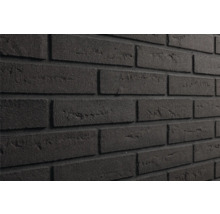 Getextureerde donkere steenstrips in baksteenlook met een ruw oppervlak in halfsteensverband voor wandbekleding.