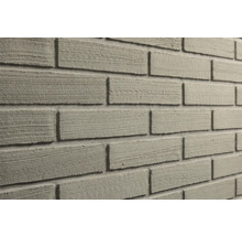 Wandbekleding in baksteenlook met horizontaal gestructureerd, geribbeld oppervlak.