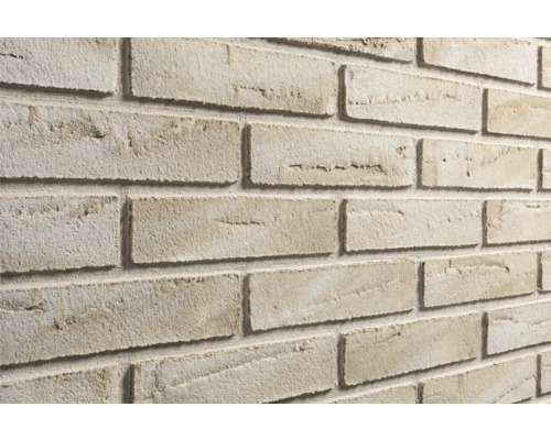 Steenstrips met baksteenlook en een gestructureerd oppervlak in beige.