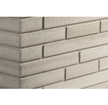 Steenstrips met een gestructureerd oppervlak voor wandbekleding.