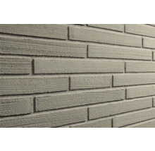 Gestructureerde wandbekleding in steenlook met horizontale groeven.