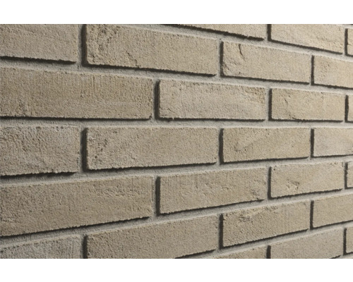 Getextureerde steenstrips in baksteenlook voor decoratieve wandbekleding.