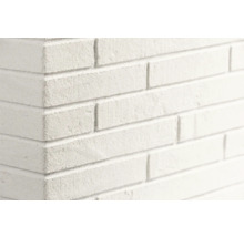 Gestructureerde steenstrips in baksteenlook voor wandafwerking met hoekdetail.