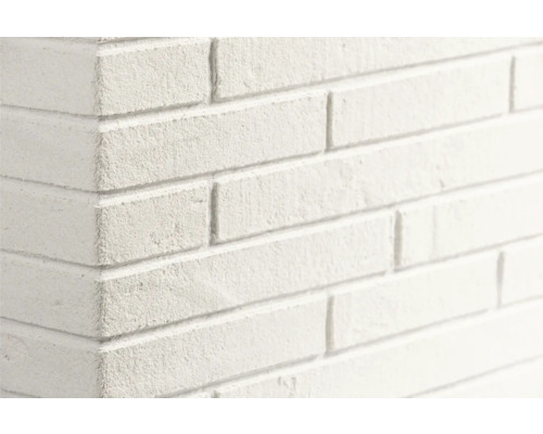Gestructureerde steenstrips in baksteenlook voor wandafwerking met hoekdetail.