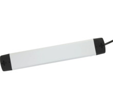 Slanke LED-onderbouwverlichting met witte behuizing, zwarte eindkappen en geïntegreerde aansluitkabel.