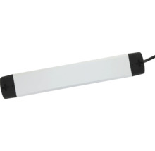 Platte LED-onderbouwlamp voor meubels in wit met zwarte eindkappen en aansluitkabel.
