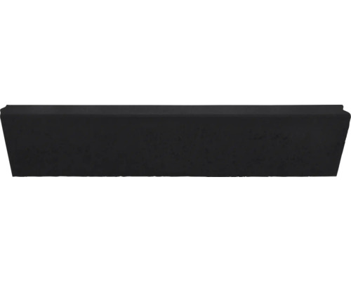 Antracietkleurige opsluitband van beton voor tuinborders.