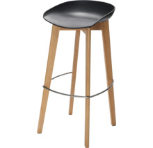 Barkruk met zwarte kunststof zitting, vier houten poten en een metalen ronde voetensteun.