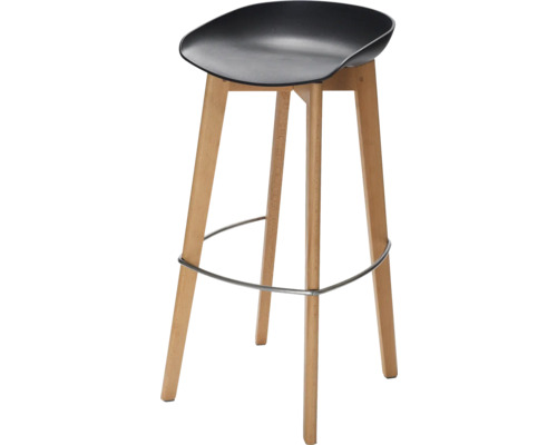 Barkruk met zwarte kunststof zitting, vier houten poten en een metalen ronde voetensteun.