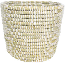 Gevlochten mand van zeegras met witte kunststof details, cilindrische vorm.