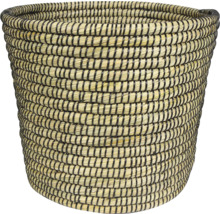 Gevlochten mand van natuurlijk materiaal met zwarte accenten voor opslag.