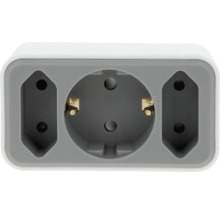 Multistekker adapter in wit en grijs met één randaarde stopcontact en twee Euro-stopcontacten, maximaal 3680 Watt.