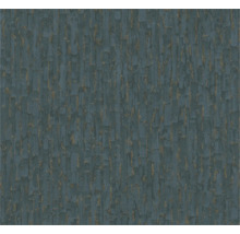 Gestructureerd vliesbehang met verticaal patroon en metallic accenten.