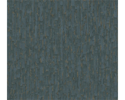 Gestructureerd vliesbehang met verticaal patroon en metallic accenten.