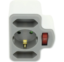 Witte stopcontactadapter met een randaardestopcontact, twee eurostopcontacten en een rode aan-uitschakelaar. Maximaal 3680 watt.