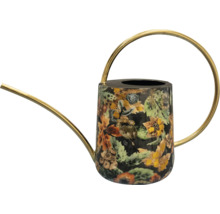 Decoratieve gieter met bloemenpatroon, lange goudkleurige tuit en grote ronde handgreep.