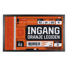 Rechthoekige deurmat met het ontwerp van een ticket voor het Oranje Legioen voor het wereldkampioenschap 2026 met de tekst INGANG.
