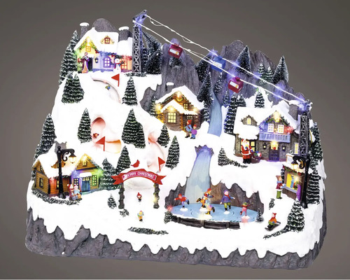 Verlicht LED kerstdorp met kabelbaan, schaatsbaan en besneeuwde huisjes in een winters berglandschap.