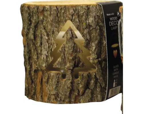 Houten decoratielamp gemaakt van een boomstam met schors en een uitgesneden dennenboom.