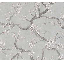 Getextureerd vliesbehang met een patroon van bloesemtakken.