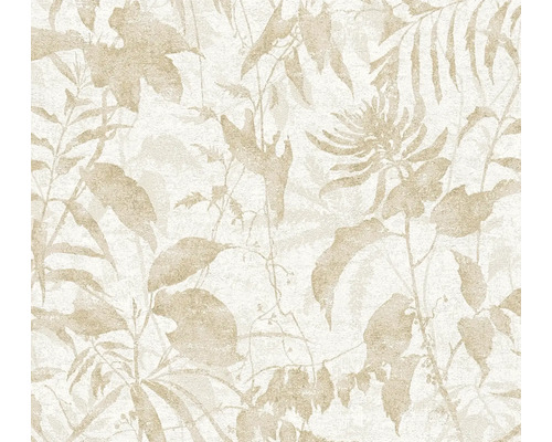 Behang met floraal patroon van bladeren en varens in lichtbeige op een witte ondergrond met subtiele structuur.