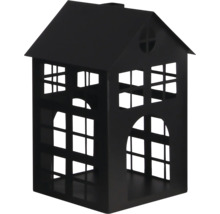 Zwarte metalen lantaarn in de vorm van een huis met decoratieve vensteropeningen voor binnen en buiten.