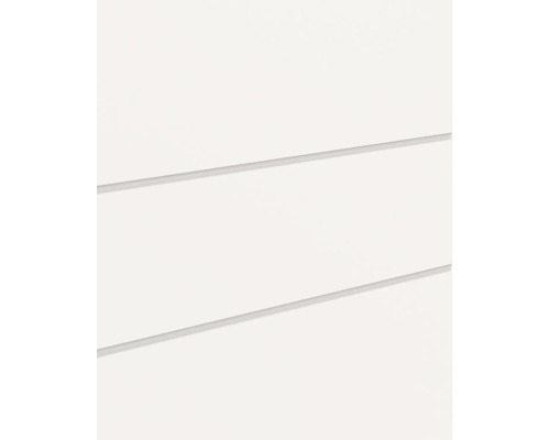 Witte wandbekleding met horizontale panelen.