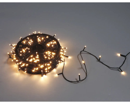 Led-lichtsnoer op een zwarte kunststof haspel met warmwitte lampjes voor kerstdecoratie.
