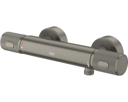 Grohe douchethermostaat met getextureerde grepen, veiligheidsblokkering bij 38 graden en waterbesparingsknop in geborsteld donker metaal.