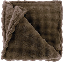 Pluizige fleece deken van imitatiebont in de kleur bruin.