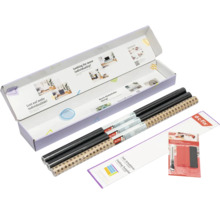 d-c-fix set met drie rollen plakfolie in zwart en rotanmotief, een vouwsjabloon en een applicatieset met rakel en cutter.