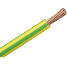 Aardedraad met groen-gele isolatie en blootliggende koperen draden.