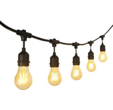 LED prikkabel met warmwitte filamentlampen in vintage stijl en zwart snoer.