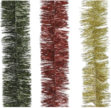 Drie glanzende kerstslingers van lametta in de kleuren groen, rood en goud.