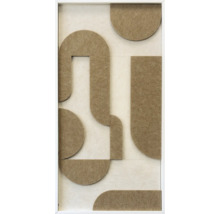 Akoestisch wandpaneel met geometrische viltvormen in beige en een witte lijst.
