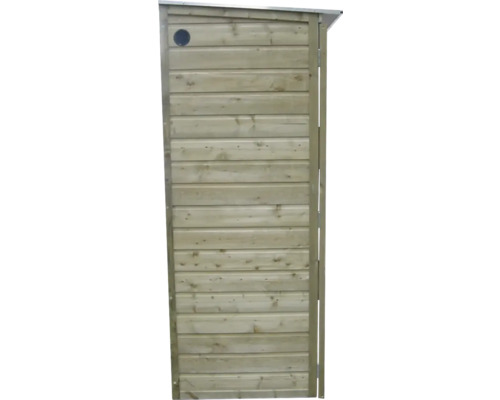 Smalle houten tuinkast met horizontale planken en een ronde ventilatieopening.