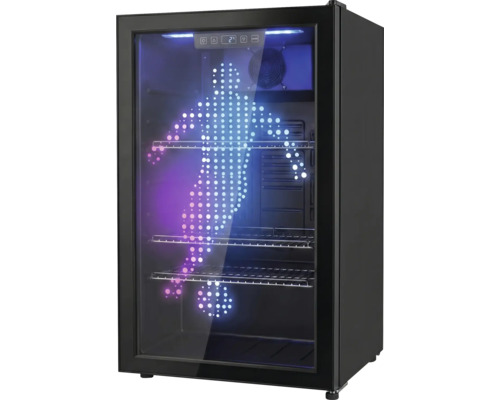 Zwarte drankenkoelkast met glazen deur, verlicht LED-voetballerontwerp, drie metalen roosters en digitale temperatuurweergave.