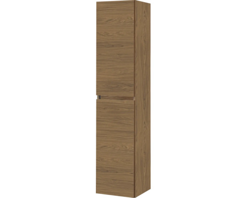 Hoge badkamerkast in houtlook met twee greeploze deuren en zichtbare houtnerf.