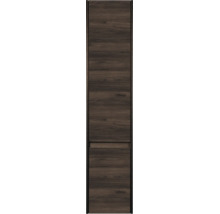 Front voor hoge kast in donker houtdecor met horizontale nerf en greeploos ontwerp.
